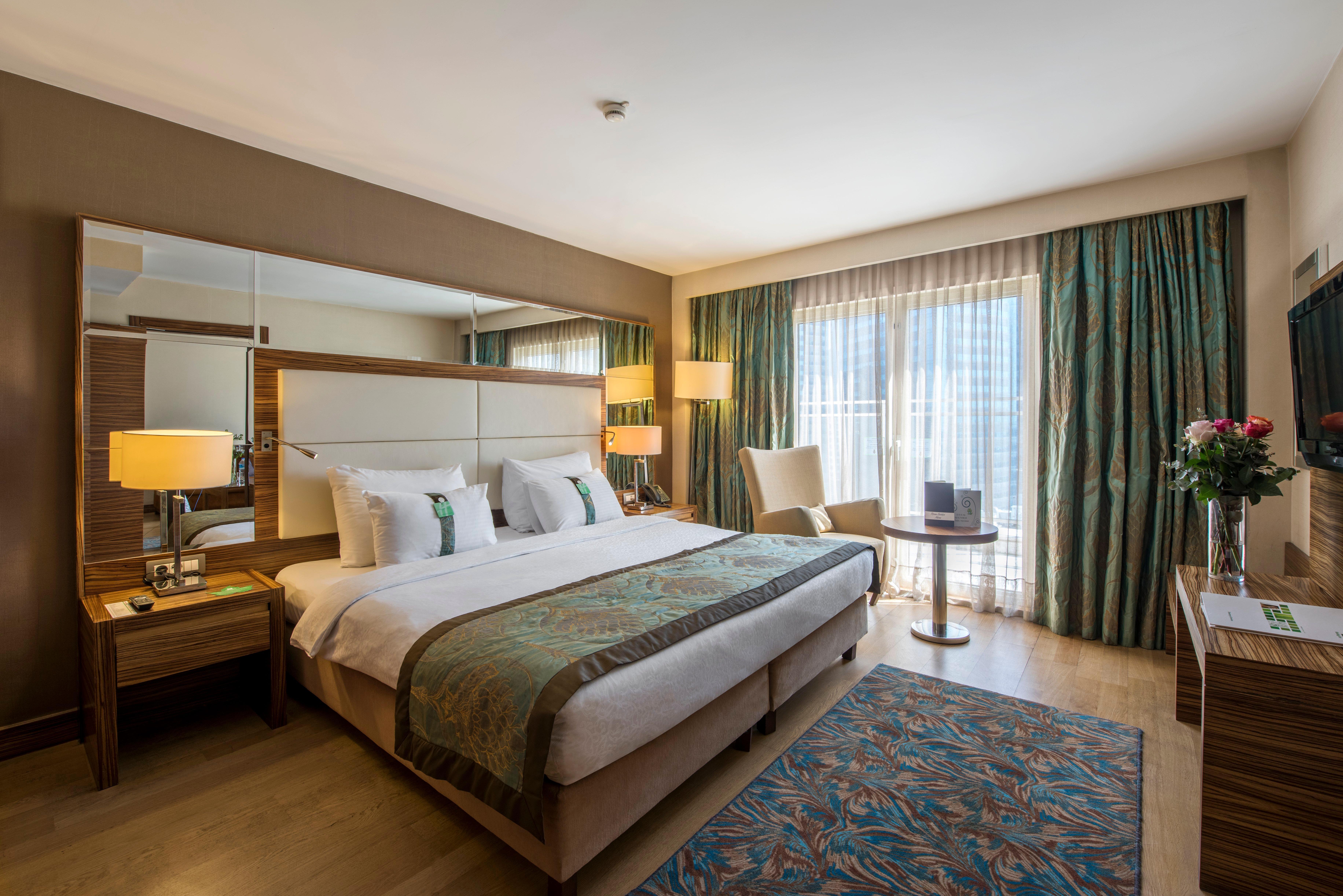 Holiday Inn Sisli By Ihg Istanbul Exterior foto