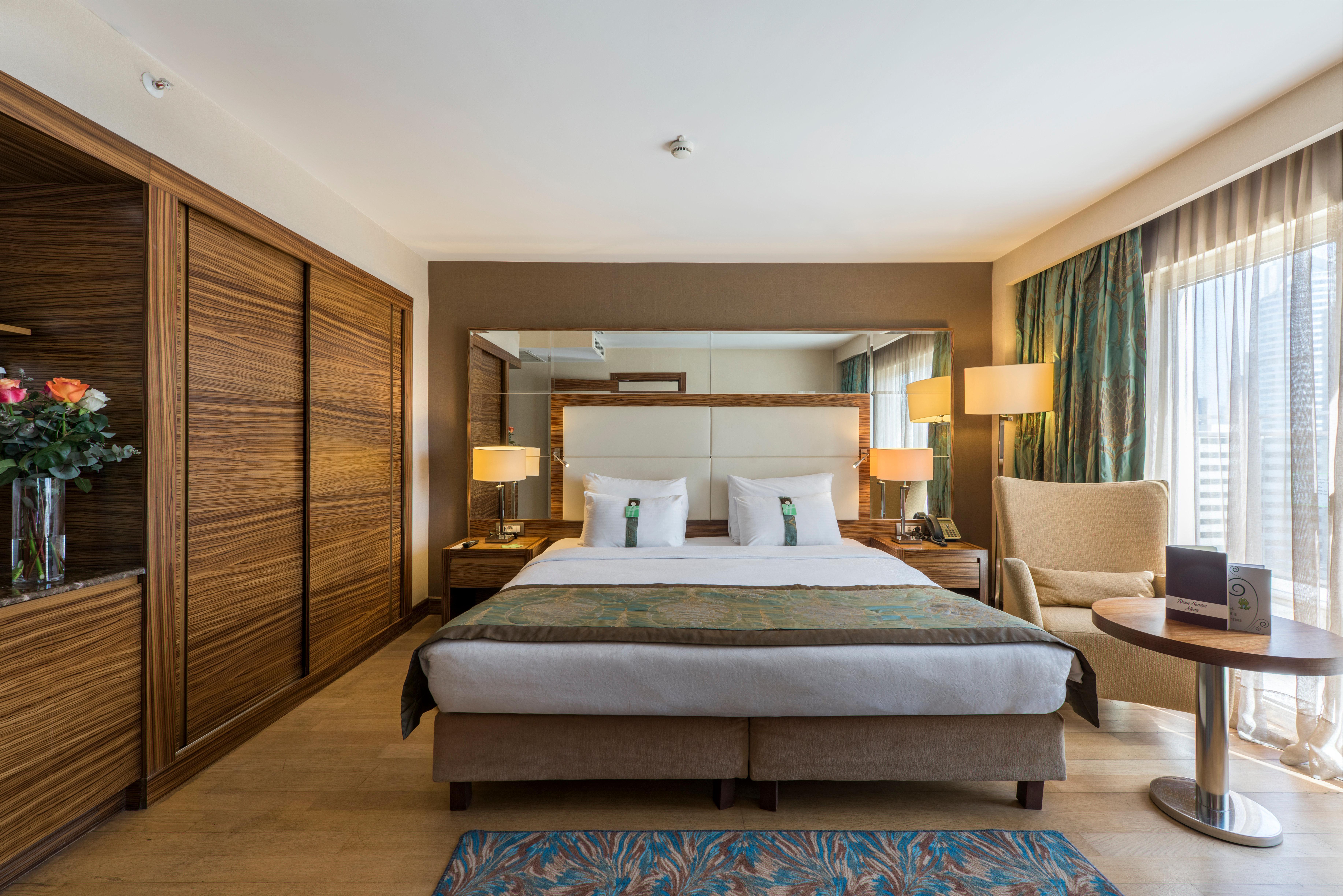 Holiday Inn Sisli By Ihg Istanbul Exterior foto