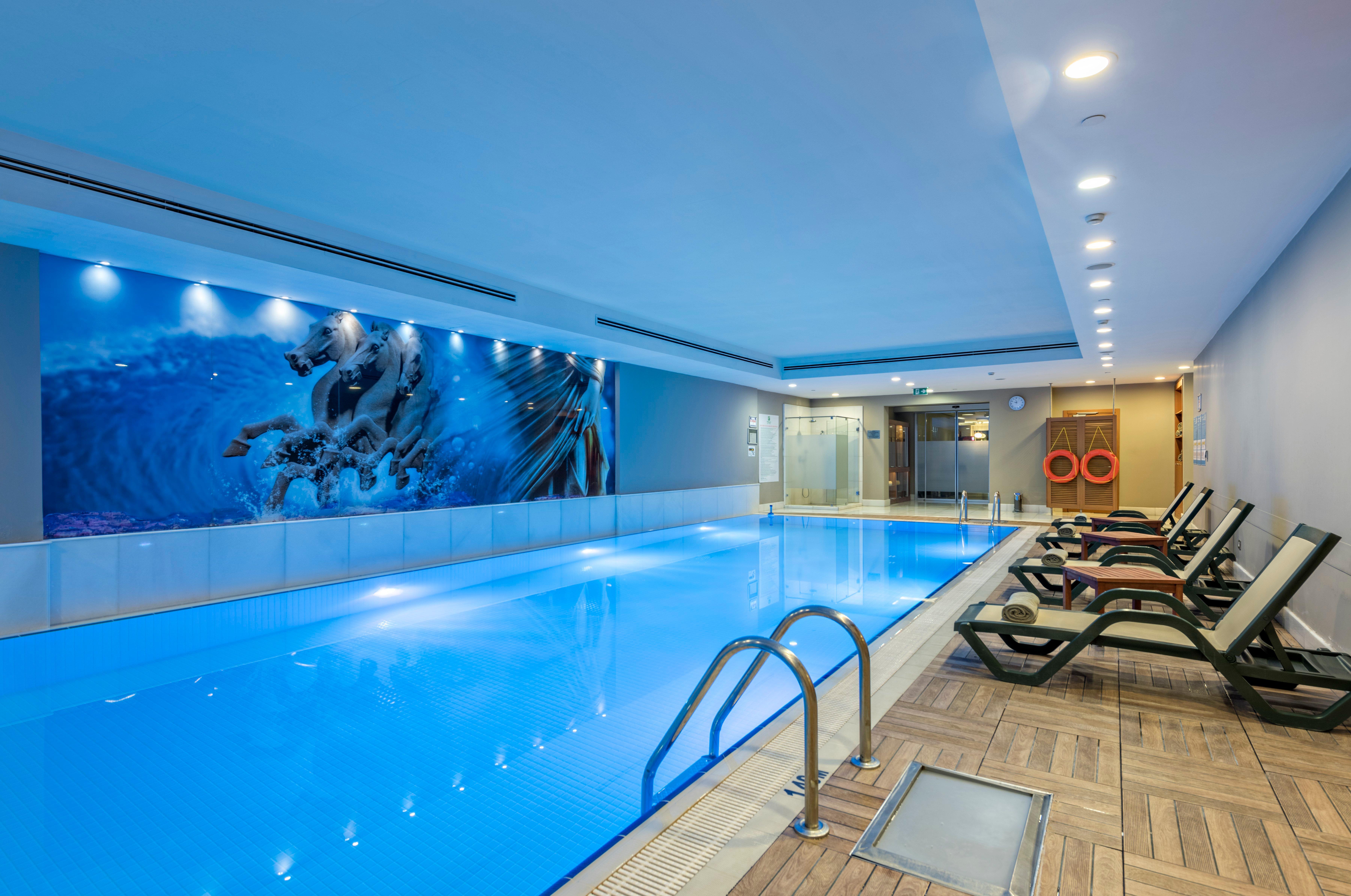 Holiday Inn Sisli By Ihg Istanbul Exterior foto