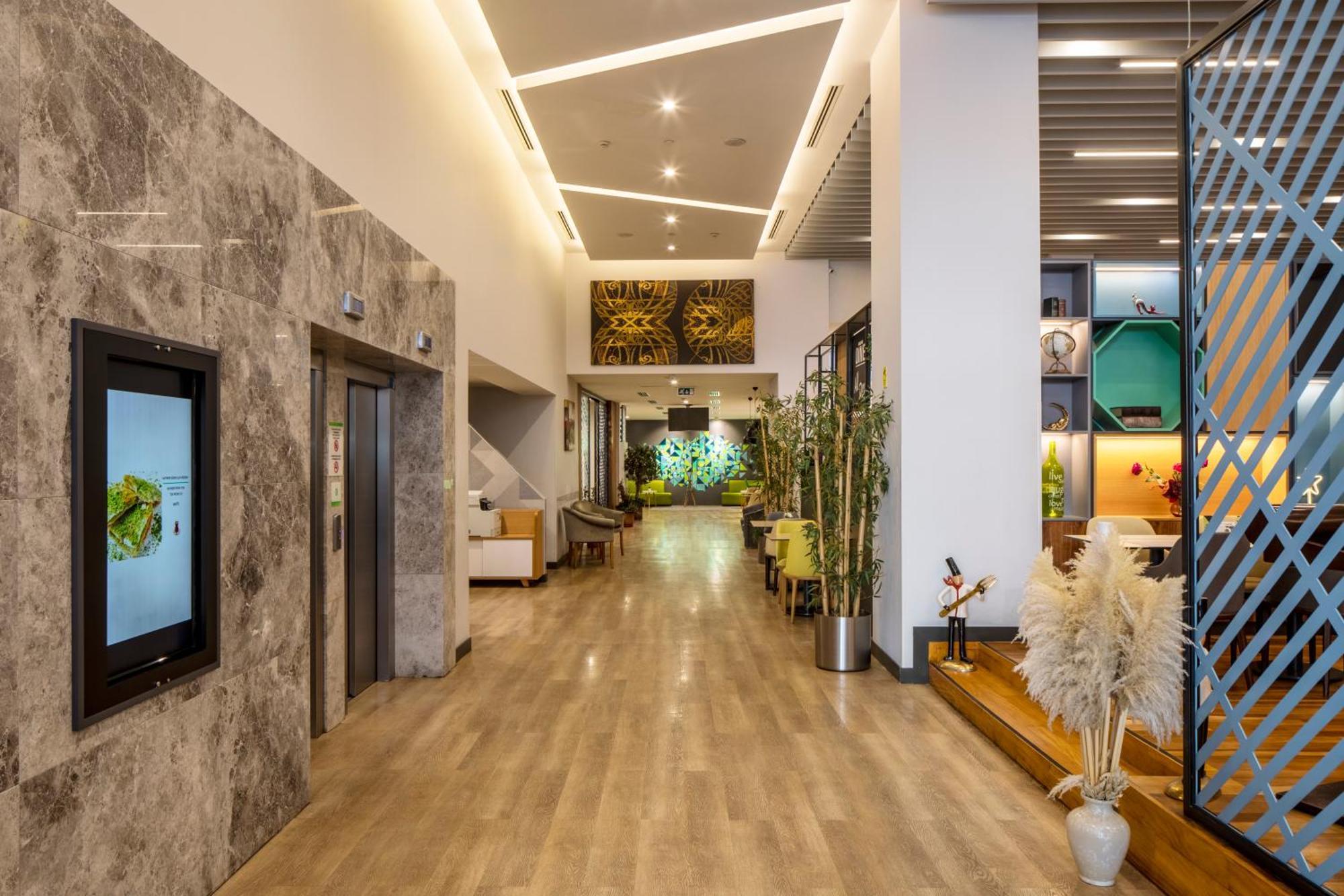 Holiday Inn Sisli By Ihg Istanbul Exterior foto