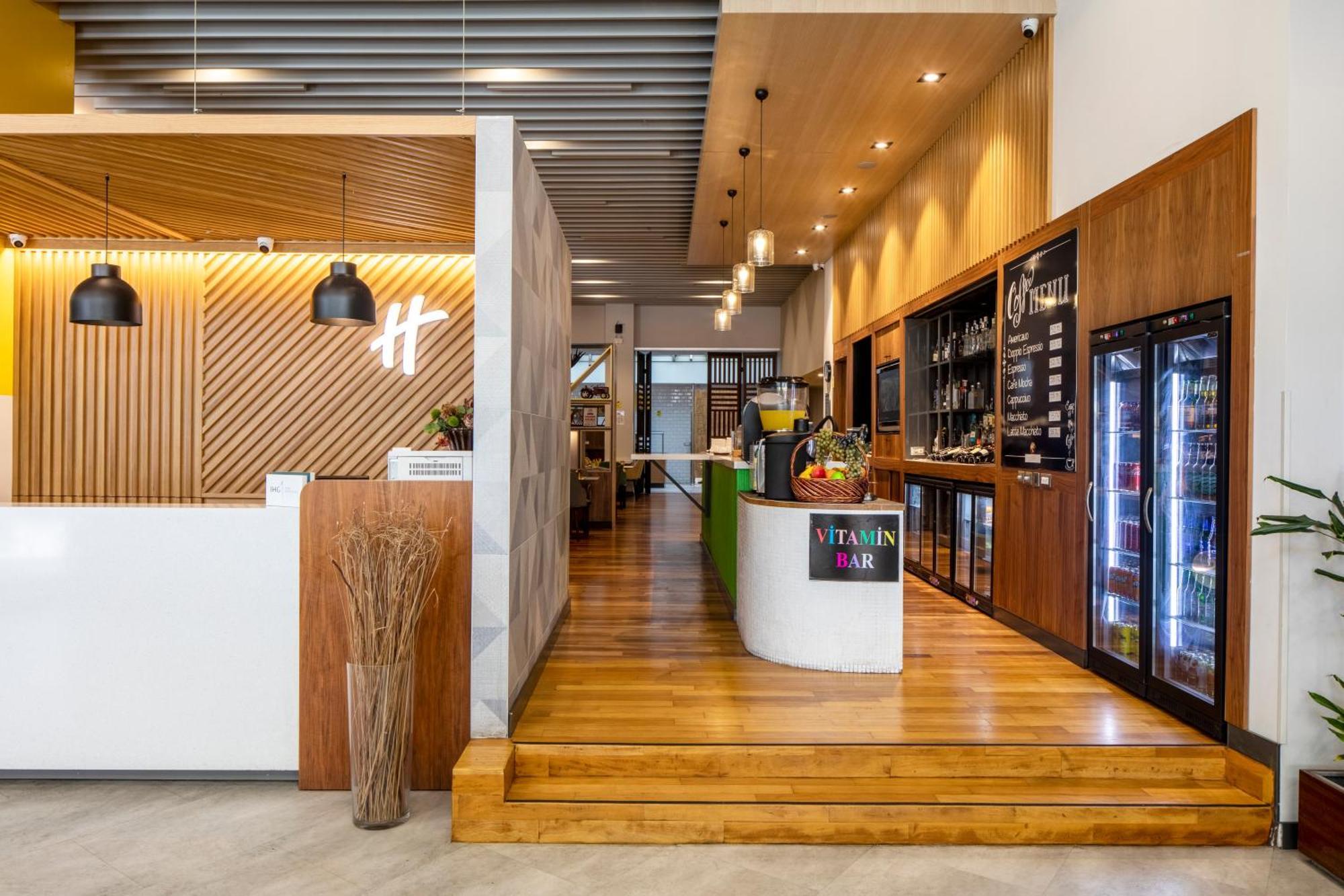 Holiday Inn Sisli By Ihg Istanbul Exterior foto