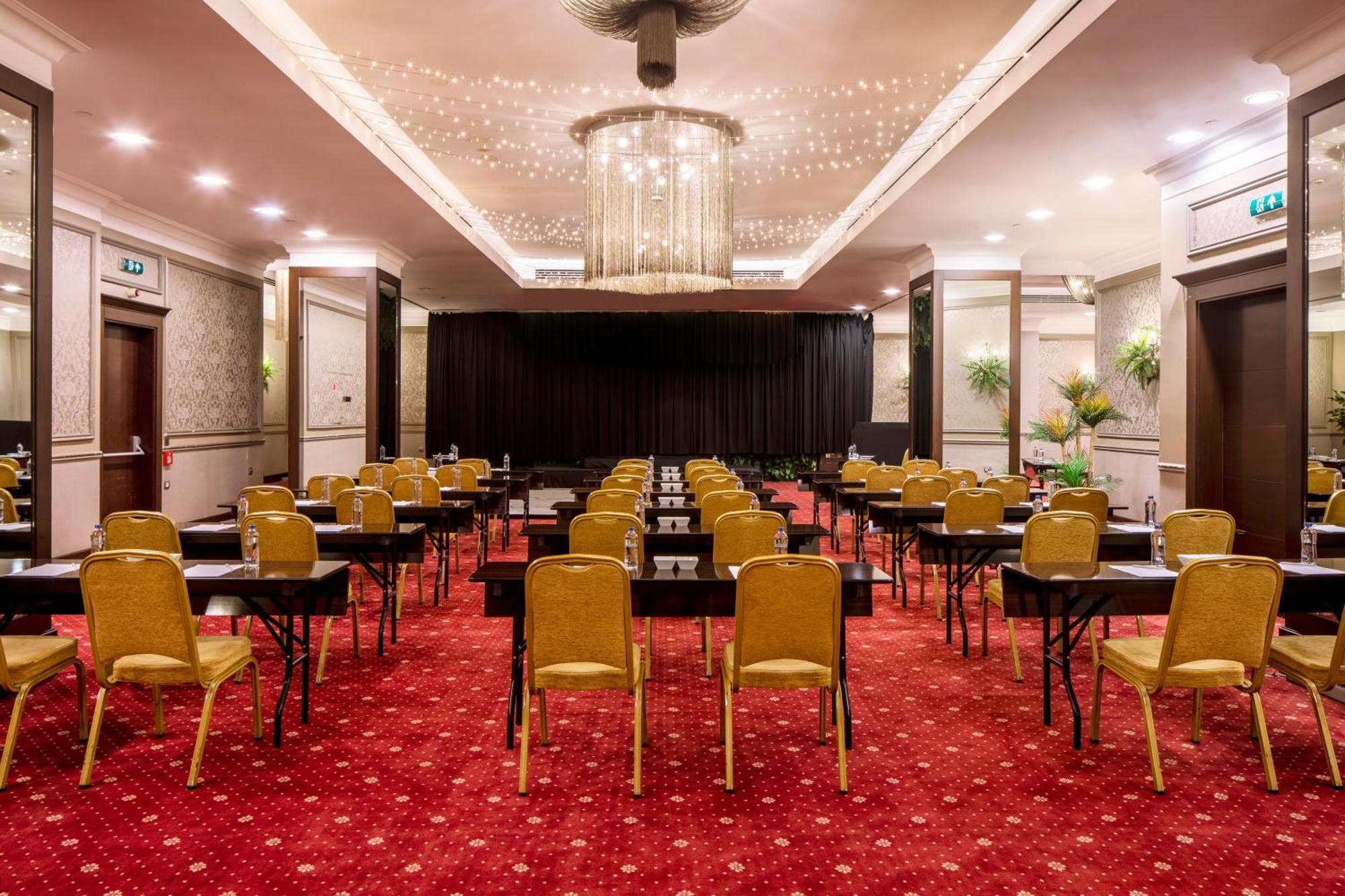 Holiday Inn Sisli By Ihg Istanbul Exterior foto