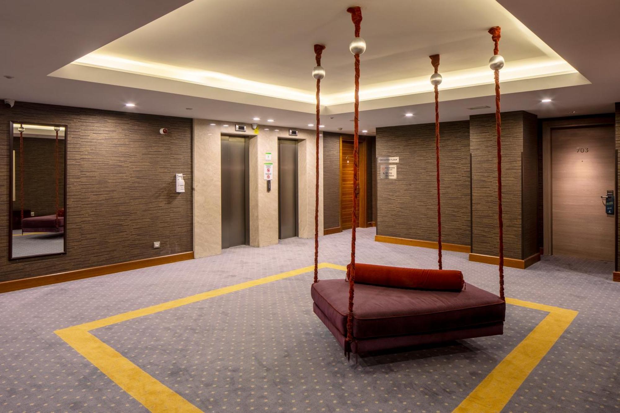Holiday Inn Sisli By Ihg Istanbul Exterior foto