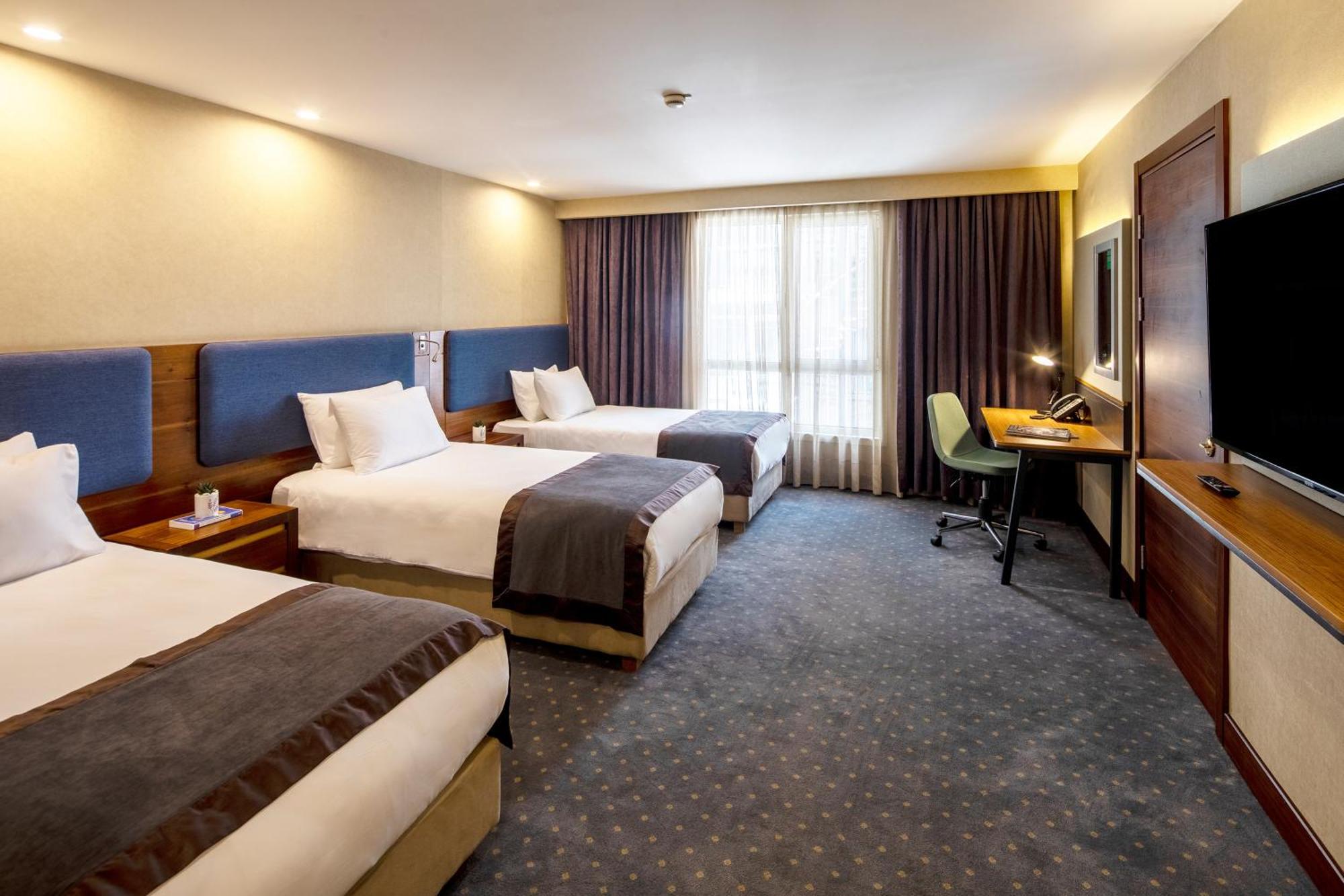 Holiday Inn Sisli By Ihg Istanbul Exterior foto