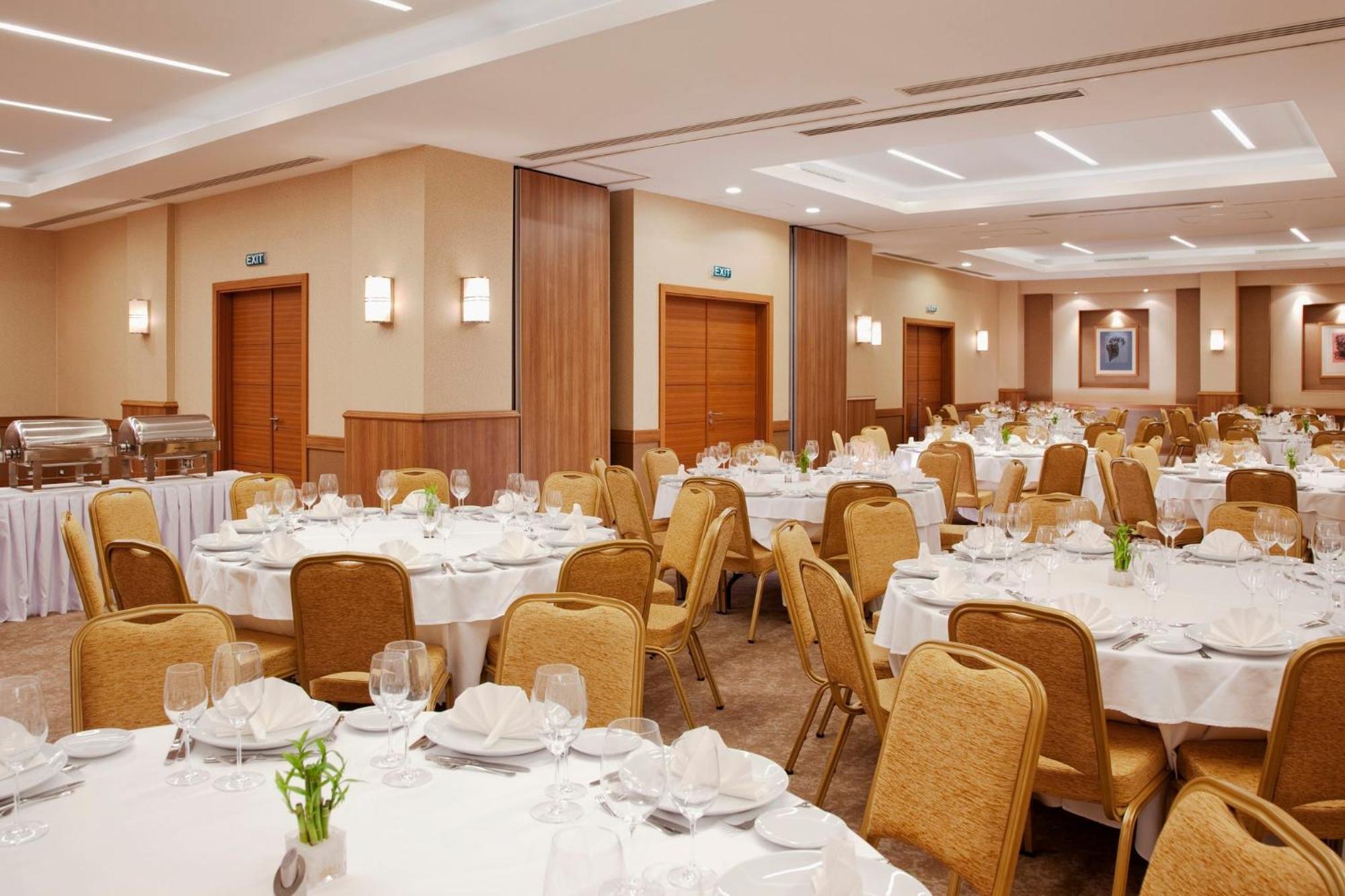 Holiday Inn Sisli By Ihg Istanbul Exterior foto